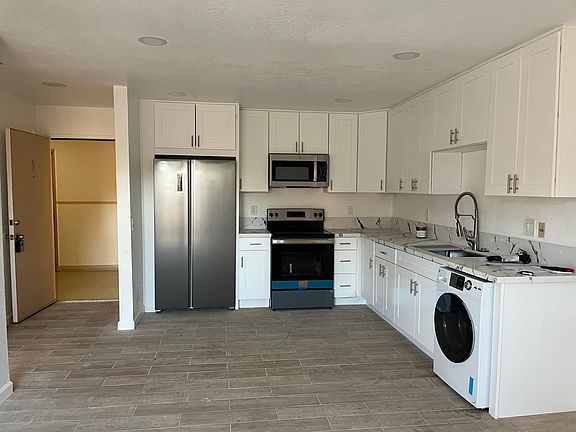 2nd image of 344 Waverly Pl APT 5