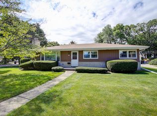 3007 N 121st St, Wauwatosa, WI 53222