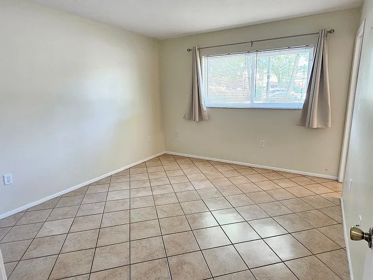 105 Base Ave E — Photo 19