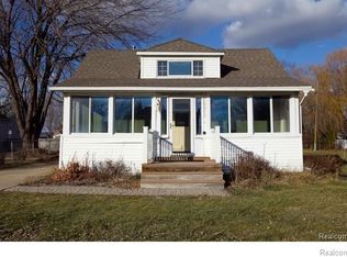19973 Wallace St, Roseville, MI 48066