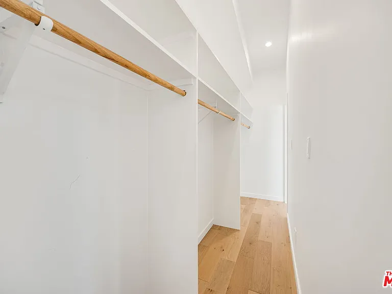7933 Zelzah Ave — Photo 12