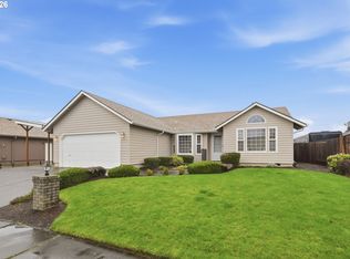 2337 Loch Dr, Springfield, OR 97477