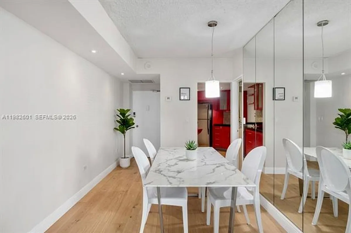 Building Photo - 801 Brickell Bay Dr #1262