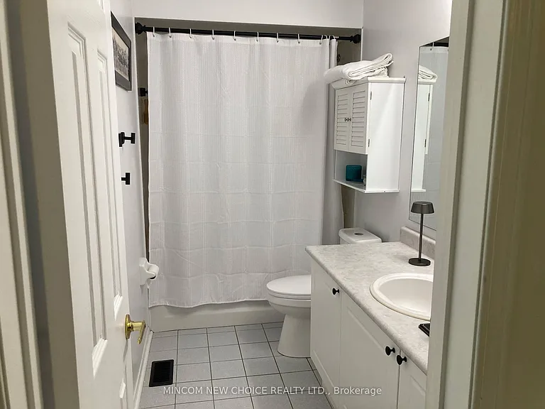 2432 Woodglade Blvd N — Photo 8