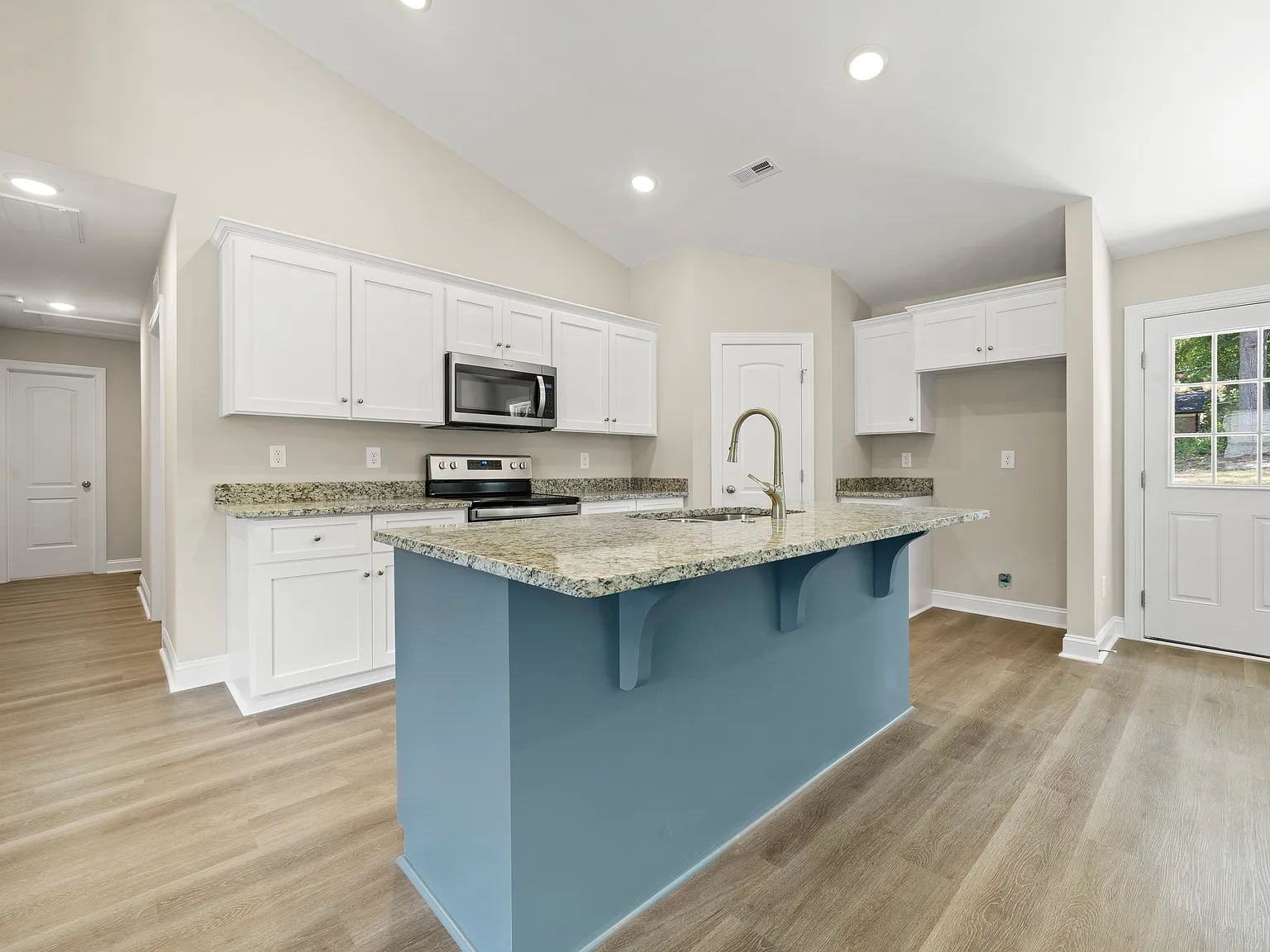 3 bed, 1320 sqft, $1,850 — Photo 4