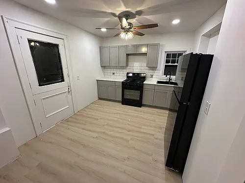 70 Willis St #2 Photo 1