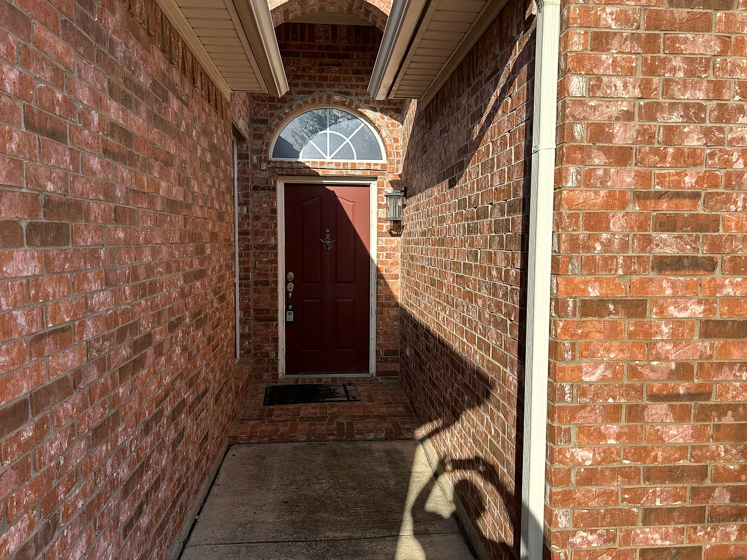 3 bed, 1672 sqft, $2,150 — Photo 2