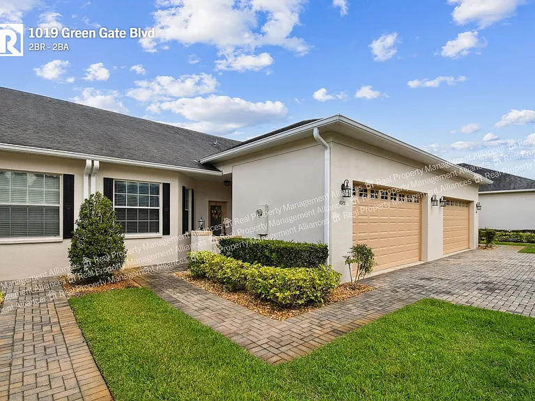 1019 Green Gate Blvd — Photo 1