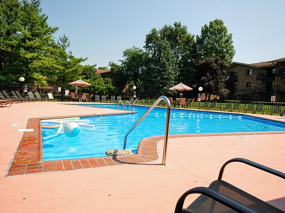 4th image of 5338 Waterbury Ln APT 1301A