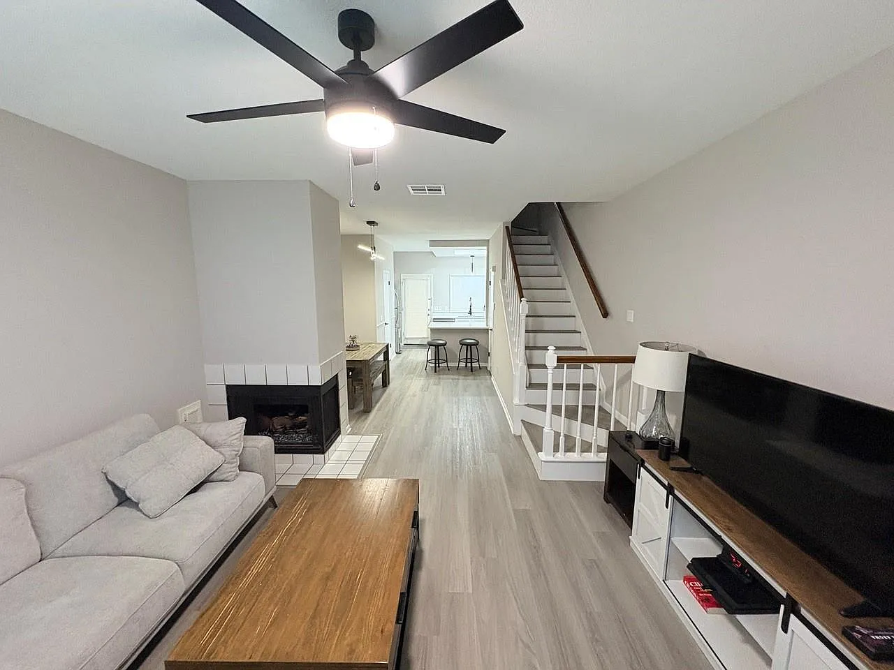 2 bed, 1.5 bath, 1110 sqft, $1,750 — Photo 3