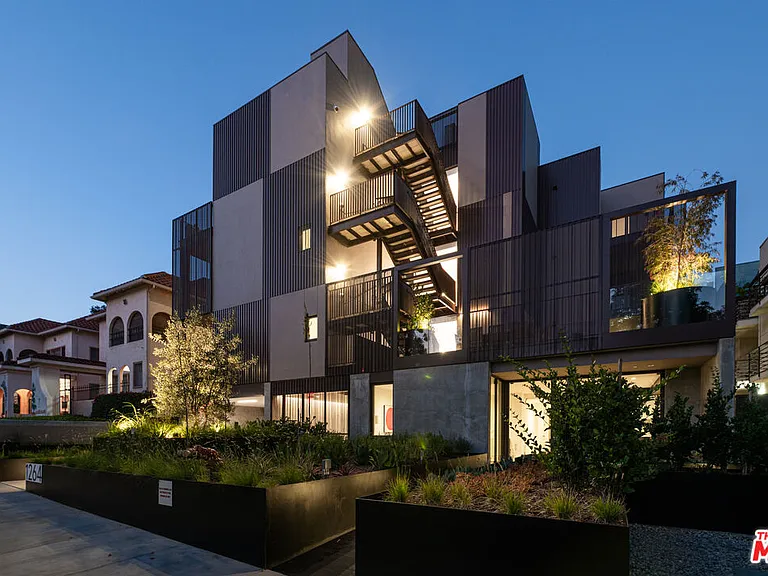 1264 N Harper Ave #Penthouse 1 — Photo 1
