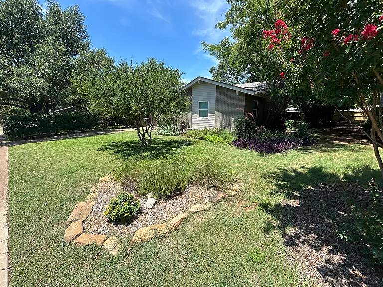 1107 Eric Ave — Photo 3