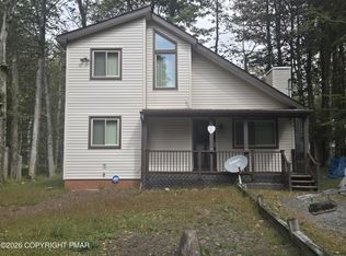 7151 Robinwood Dr, Tobyhanna, PA 18466