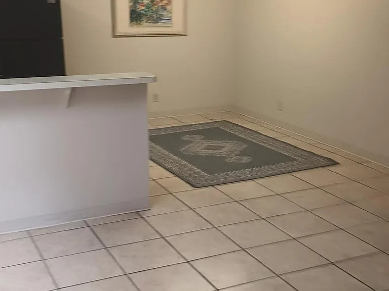dining area right off kitchen
