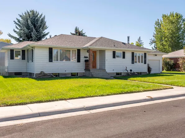 610 Avenue F, Powell, WY 82435