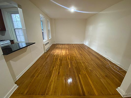 2nd image of 140-21 Burden Cres #41