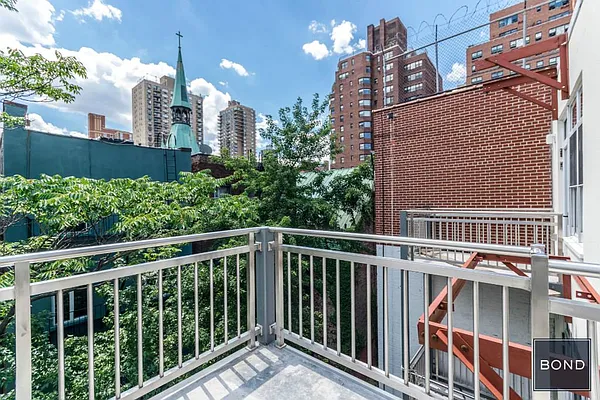 Rented by Bond New York | media 23