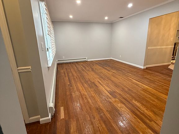 3rd image of 8 Farmedge Rd
