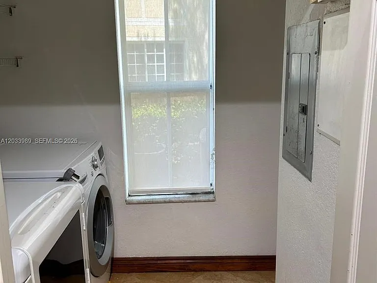 2516 Centergate Dr #102 — Photo 35