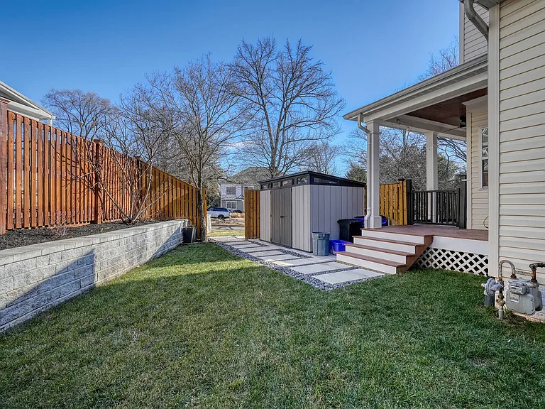 5811 Johnson Ave — Photo 36
