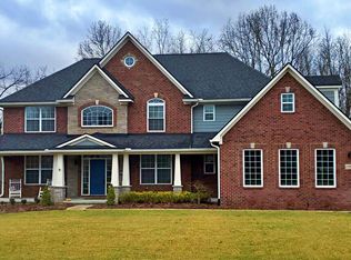 13898 Forest Ridge Cir, South Lyon, MI 48178