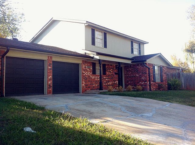 1st image of 2922 Willow Creek Dr
