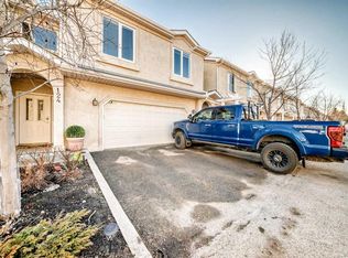124 N Sunlake Gdns SE, Calgary, AB T2X 3G4