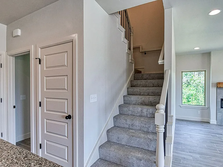 8101 Solare Pl — Photo 23
