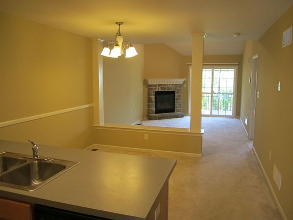 4th image of 214 S Brookefield Ln