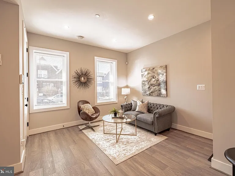 1120 Penn St NE #1 — Photo 4