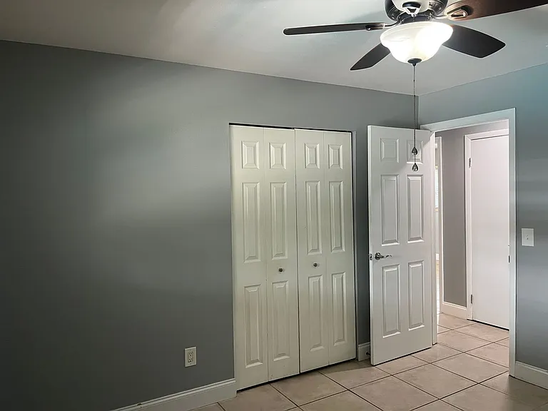 375 Carrousel Ct — Photo 16