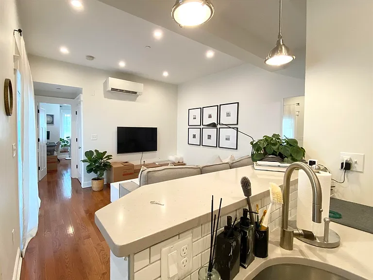 108-110 Webster St #1F — Photo 5