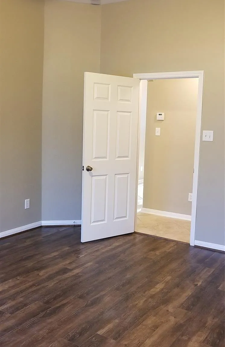3 bed, 2.0 bath, 1684 sqft, $2,195 — Photo 3