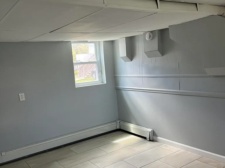 140 Main St — Photo 5