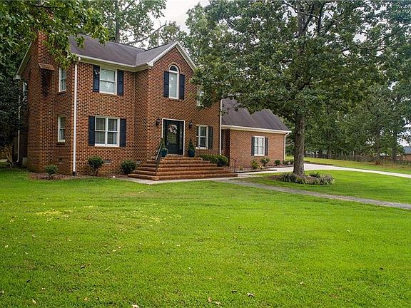 3rd image of 811 Westwood Ct