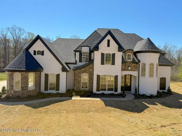 261 Poplar Ln, Holly Springs, MS 38635