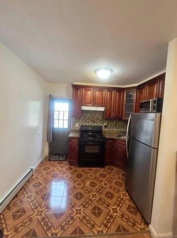 4 bed, 1.0 bath, 1288 sqft, $3,400 — Photo 4