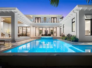 425 Putter Point Dr, Naples, FL 34103