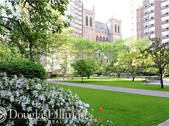 4th image of 345 W 58th St APT 15A