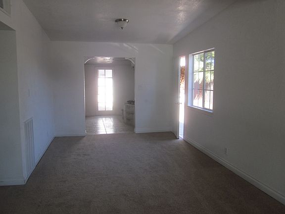 4th image of 4340 Parkdale Ave