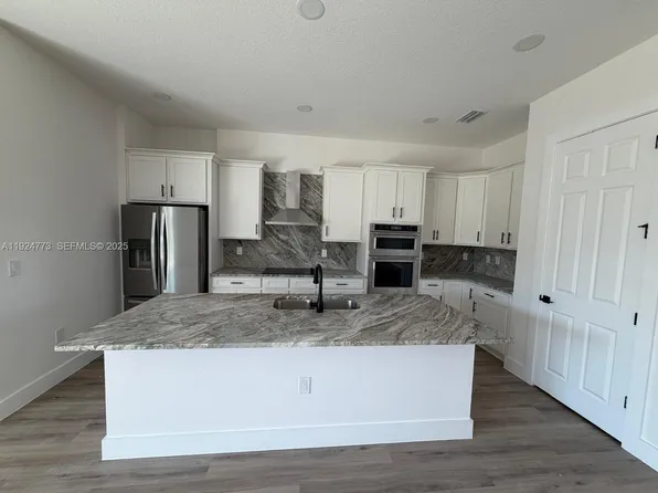 13 Lateen Sail Dr, Placida, FL 33946