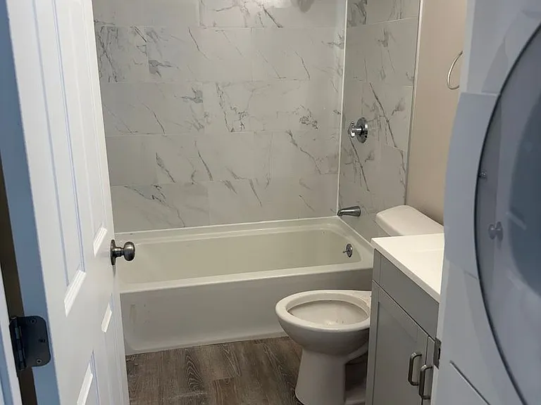 Pondsview Apartments — Photo 101