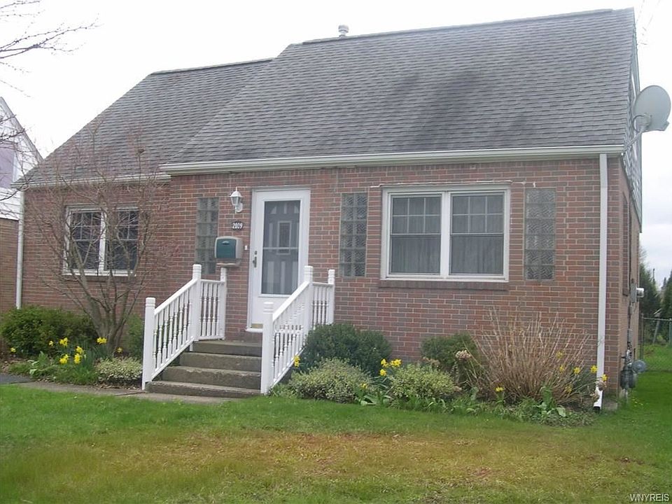 1st image of 2009 Como Park Blvd