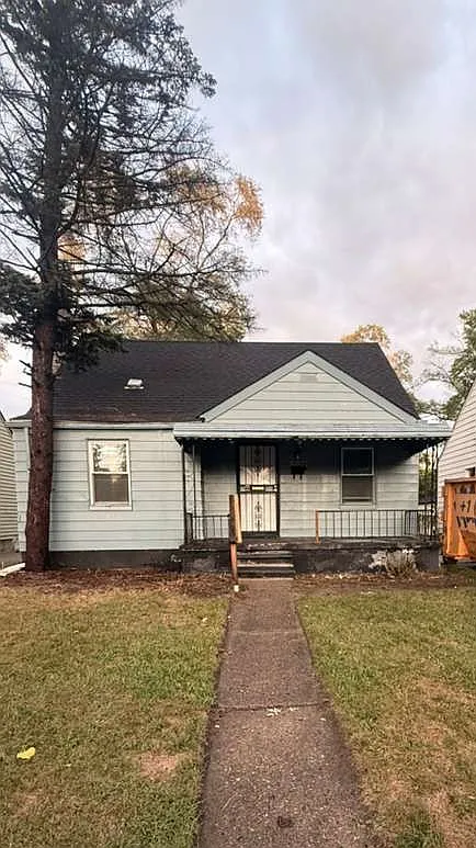3 bed, 1200 sqft, $1,300 — Photo 1