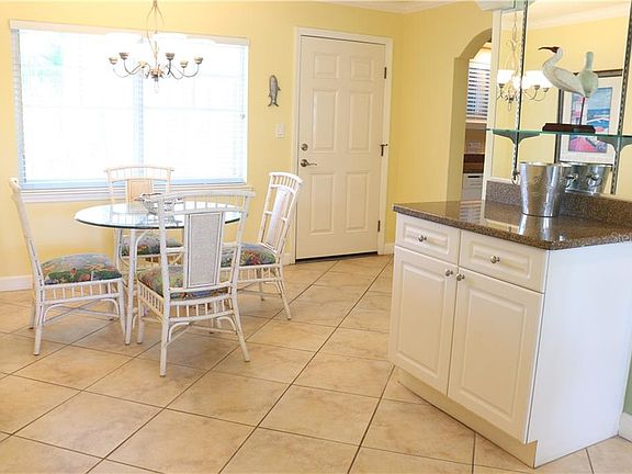 5th image of 19417 Gulf Blvd #D-202