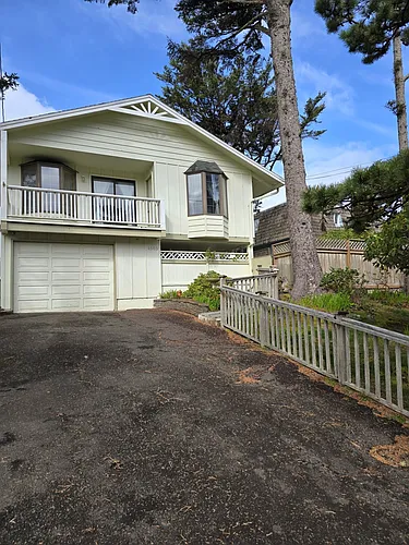 4503 SW Beach Ave Photo 1