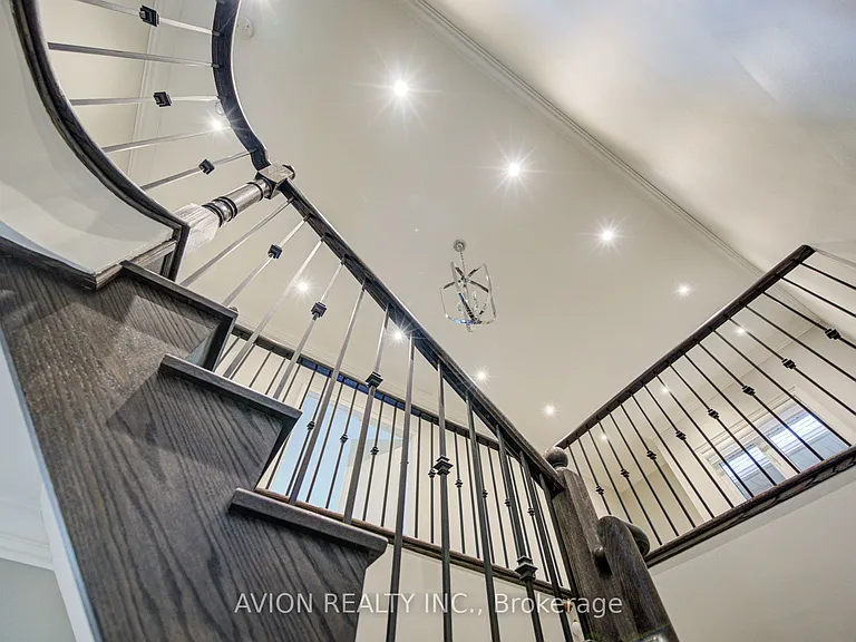 102 Joseph Hartman Cres — Photo 27