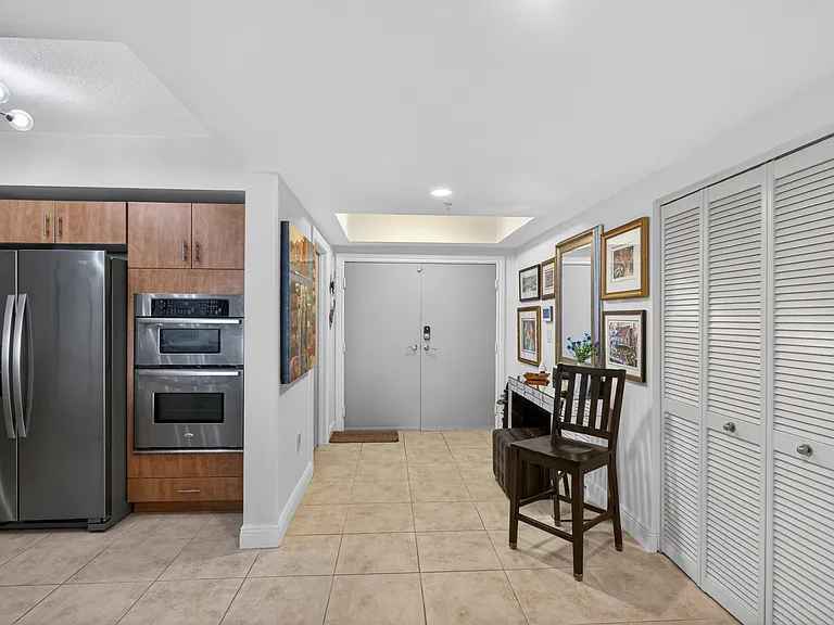 2700 N Federal Hwy #203 — Photo 32