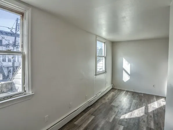 78 Orient Avenue image 11 of 25