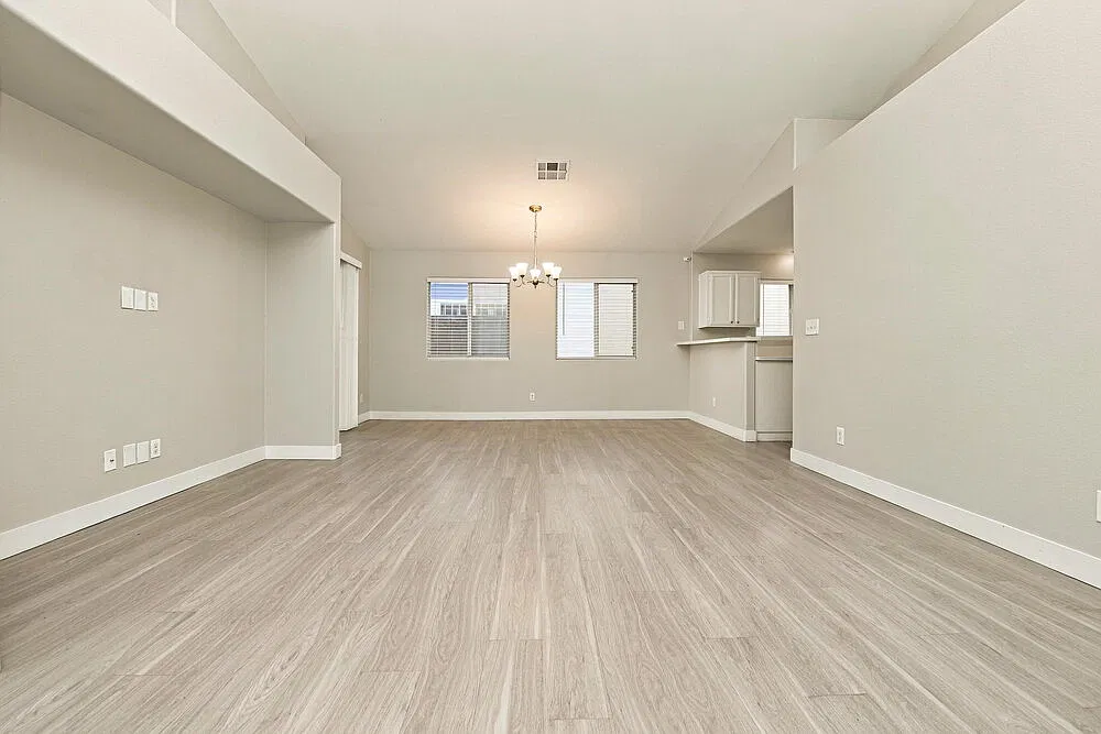 3 bed, 2.0 bath, 1272 sqft, $2,045 — Photo 3